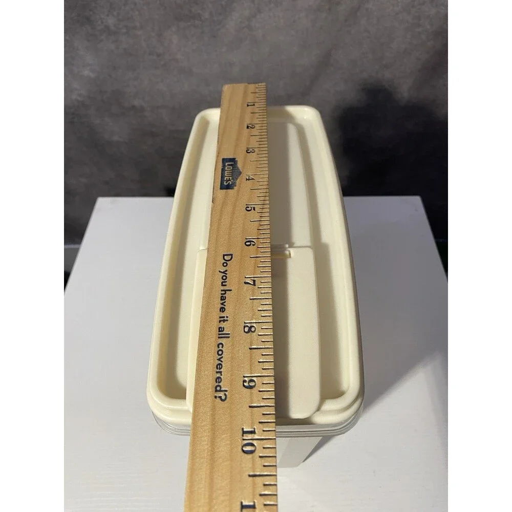 Rubbermaid Servin Saver 1.3 Gallon Plastic Cereal Keeper with Almond Lid